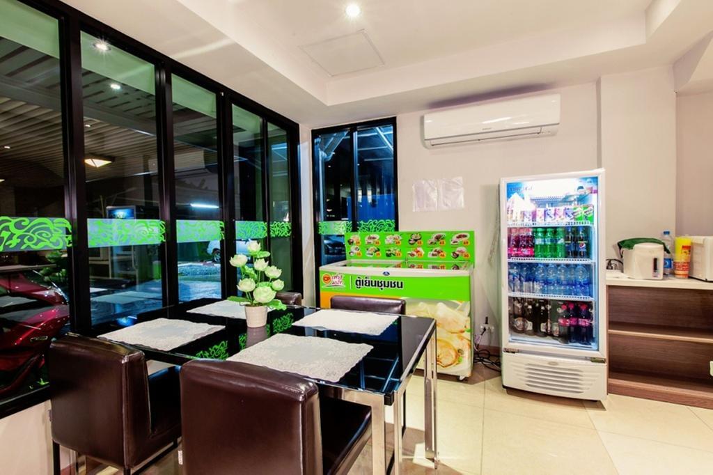 D Day Suite Bangkok Bagian luar foto