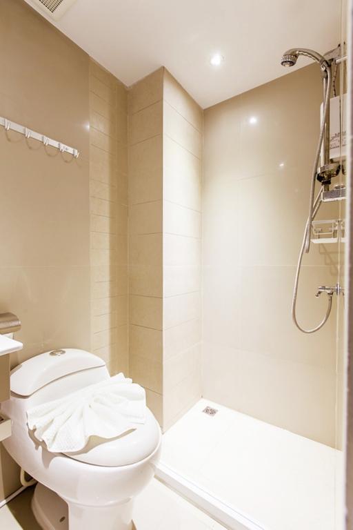 D Day Suite Bangkok Bagian luar foto