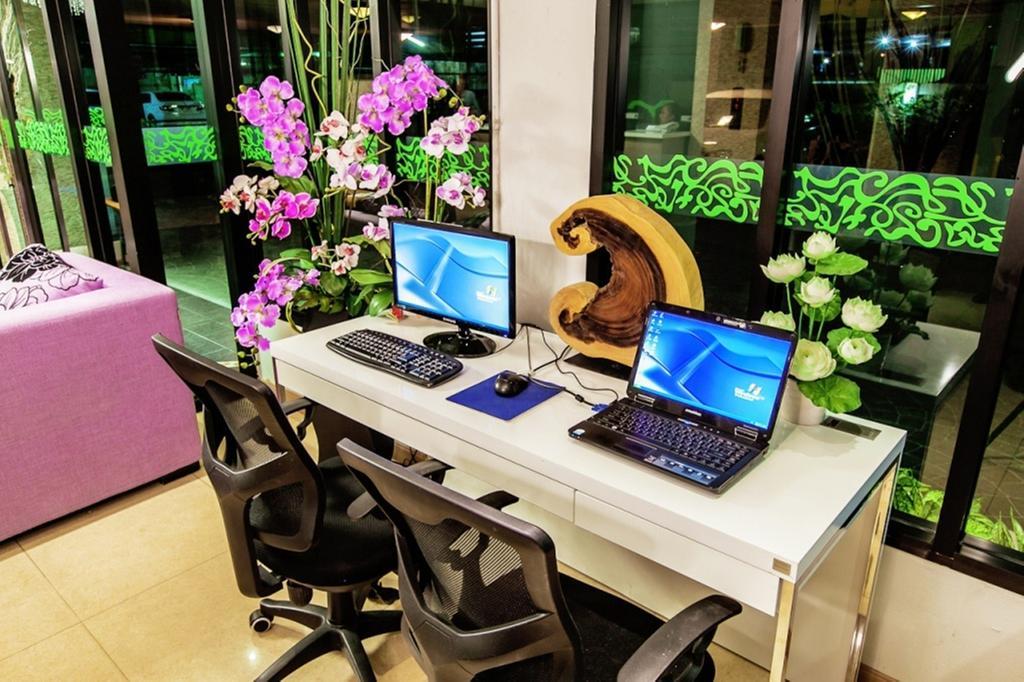 D Day Suite Bangkok Bagian luar foto