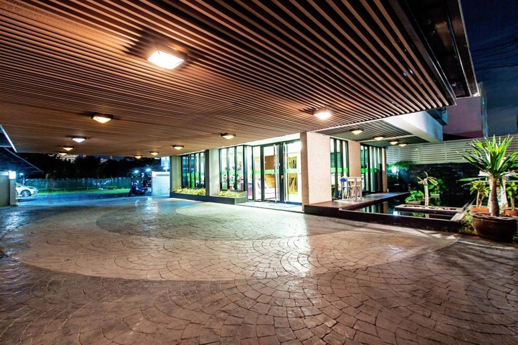 D Day Suite Bangkok Bagian luar foto