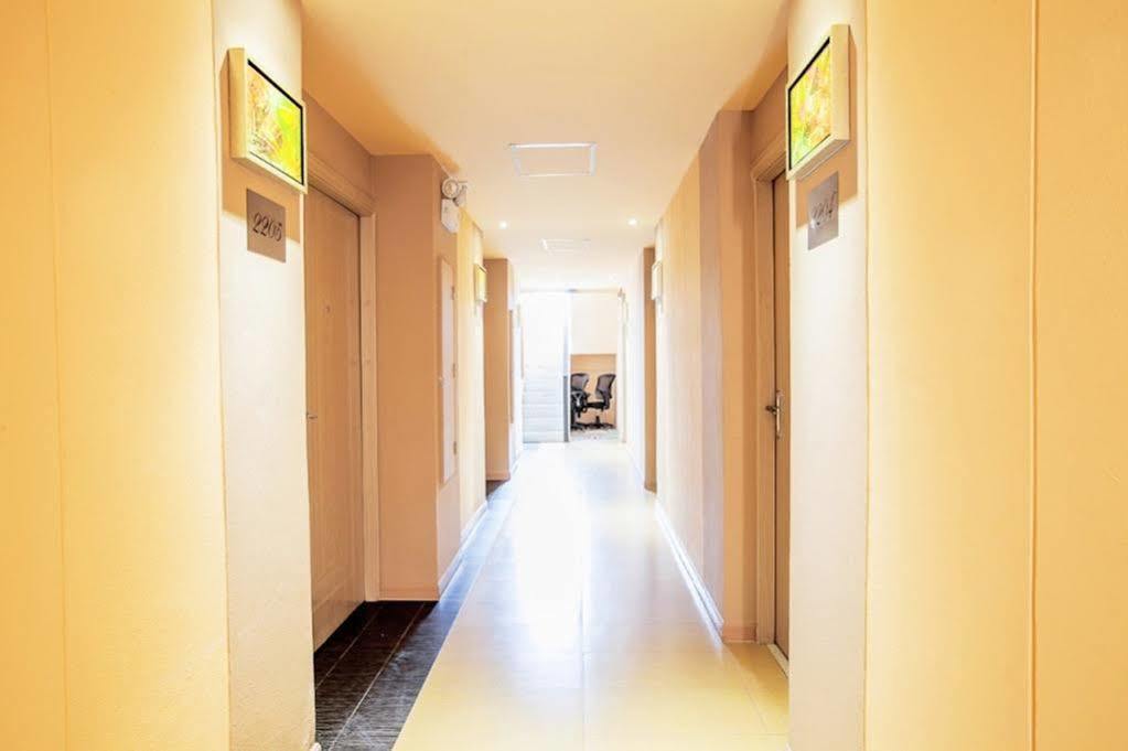 D Day Suite Bangkok Bagian luar foto